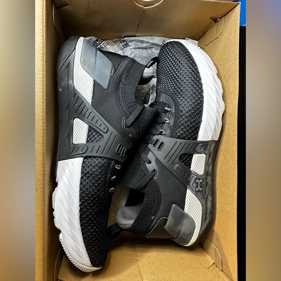 Under Armour - Picture 2 of 6